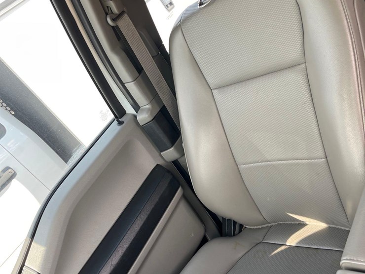 2019-ford-f350-sd-image-30