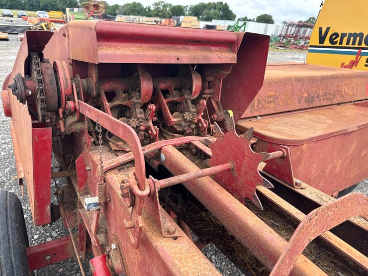 new-holland-310-image-9