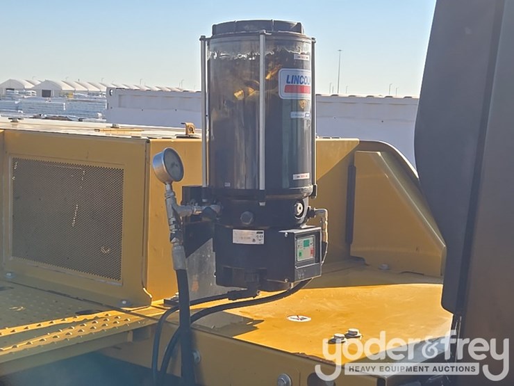 2021-caterpillar-336-image-34