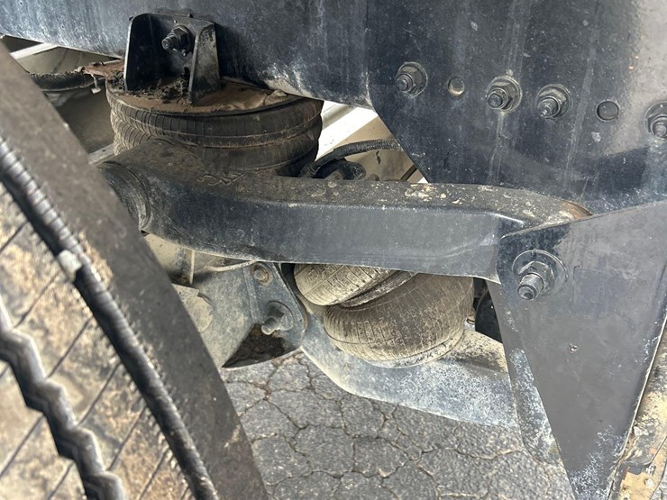 2024-kenworth-t880-image-15