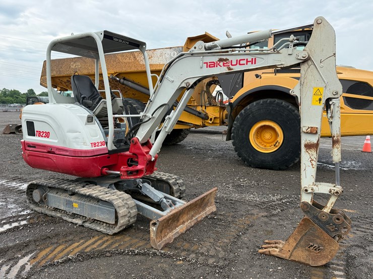 takeuchi-tb230-image-1