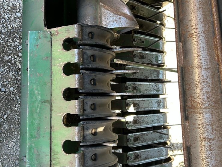 2012-john-deere-569-premium-image-11