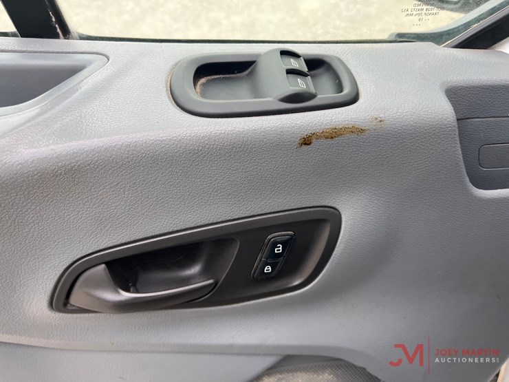 2019-ford-transit-image-18