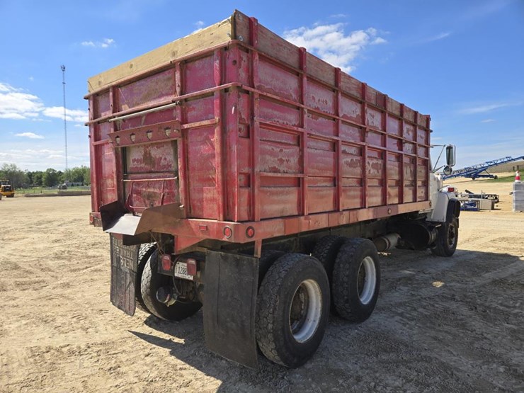 1988-ford-l9000-image-11