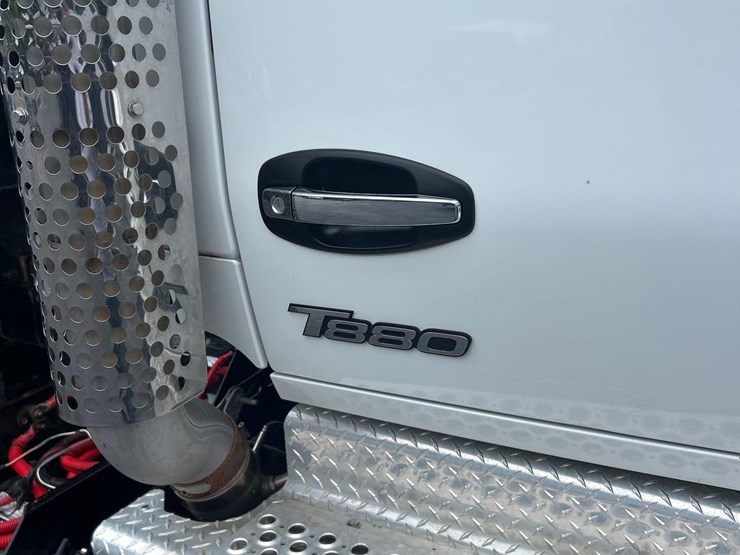 2024-kenworth-t880-image-9