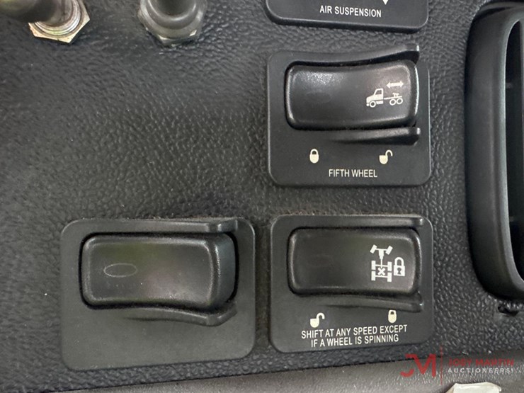 2016-peterbilt-365-image-16
