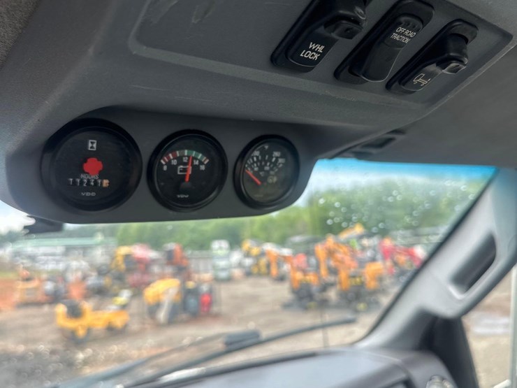 2015-ford-f750-xlt-image-41
