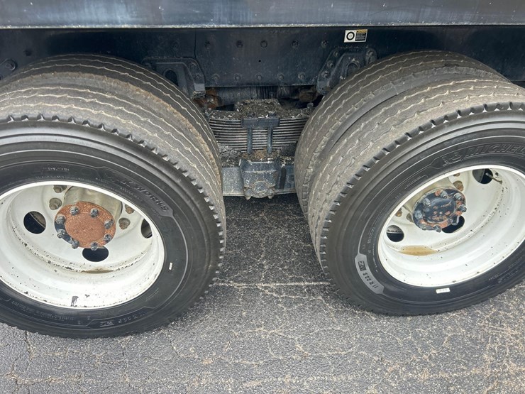 2024-kenworth-t880-image-23