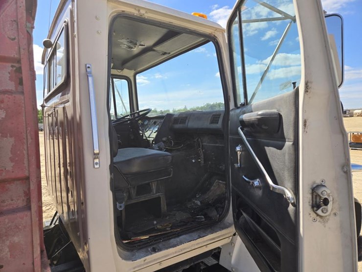 1988-ford-l9000-image-10