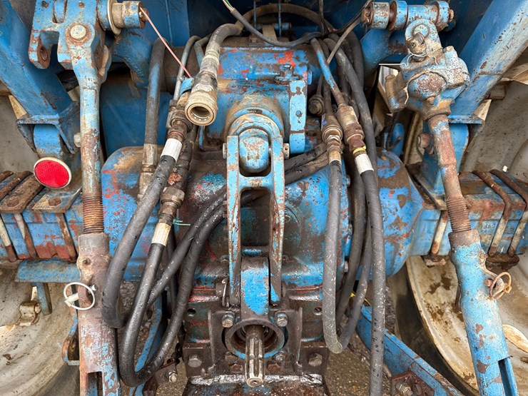 ford-7600-image-9