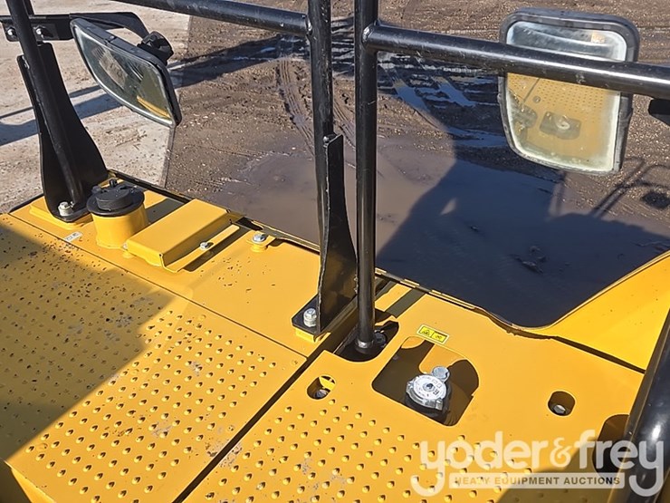2021-caterpillar-336-image-60