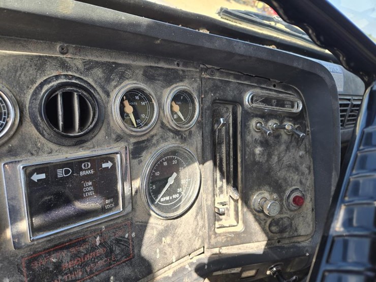 1988-ford-l9000-image-29