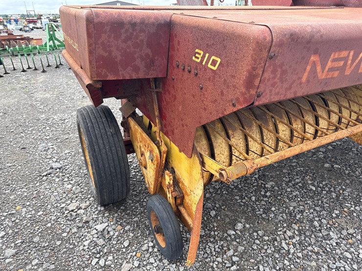 new-holland-310-image-19