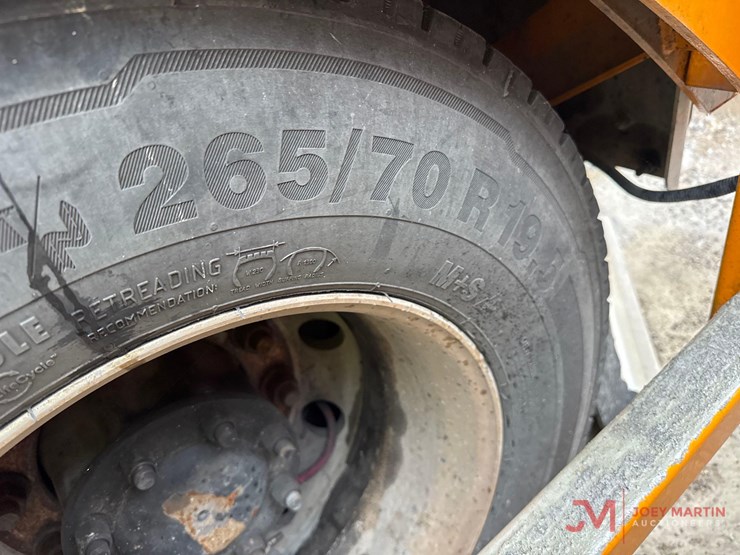 2015-peterbilt-365-image-30