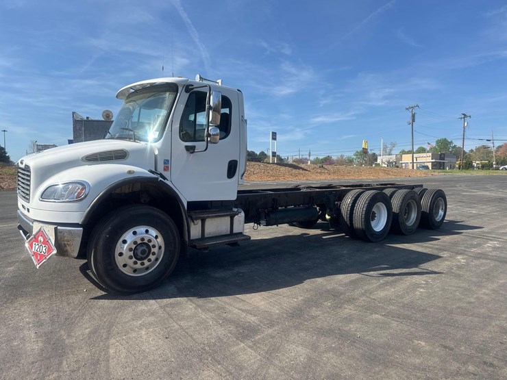 2005-freightliner-m2-cab-&-chassis-tri-axle-truck-image-10