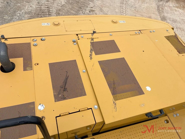 caterpillar-320-image-12