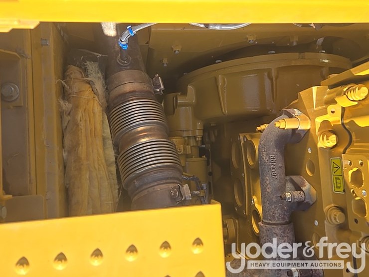 2021-caterpillar-336-image-57