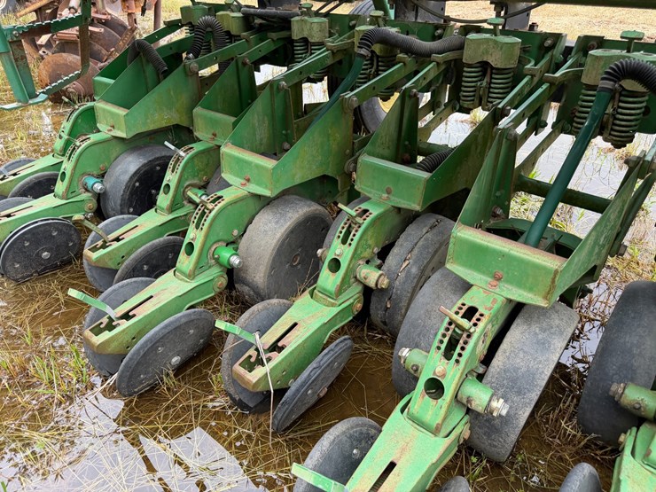 john-deere-530-image-30