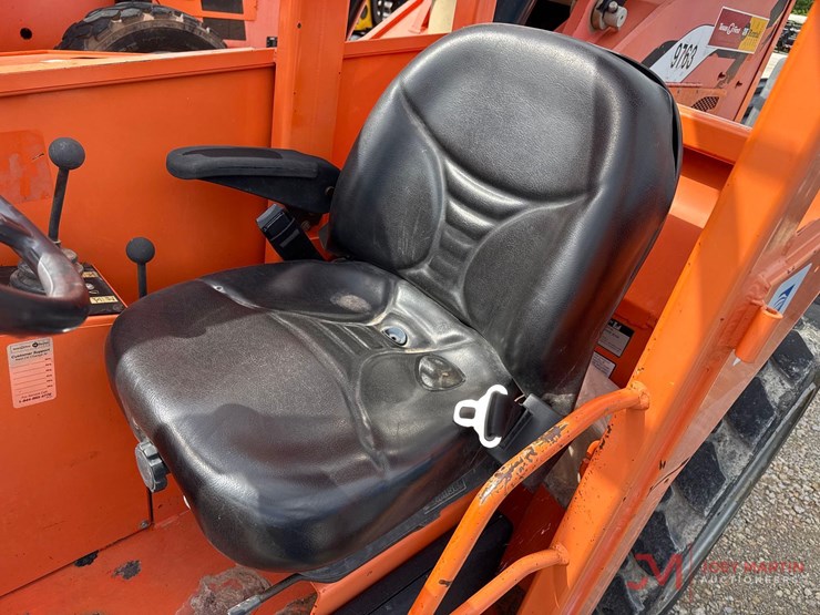 2013-jlg-6036-image-13