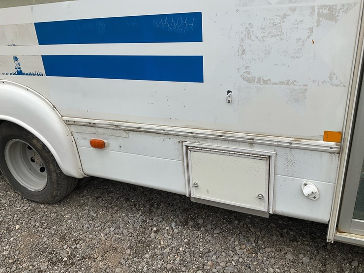 2015-ford-e450-image-29