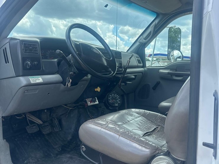 2005-ford-f650-image-25