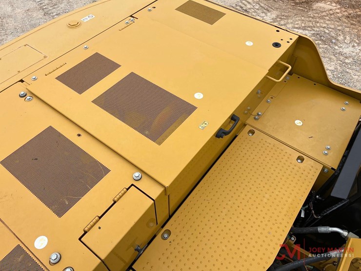 caterpillar-320-image-9
