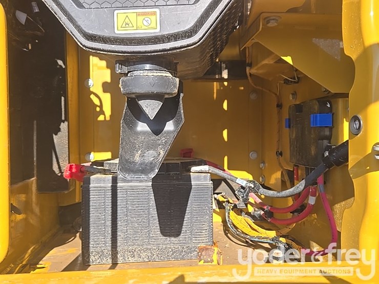 2021-caterpillar-336-image-38