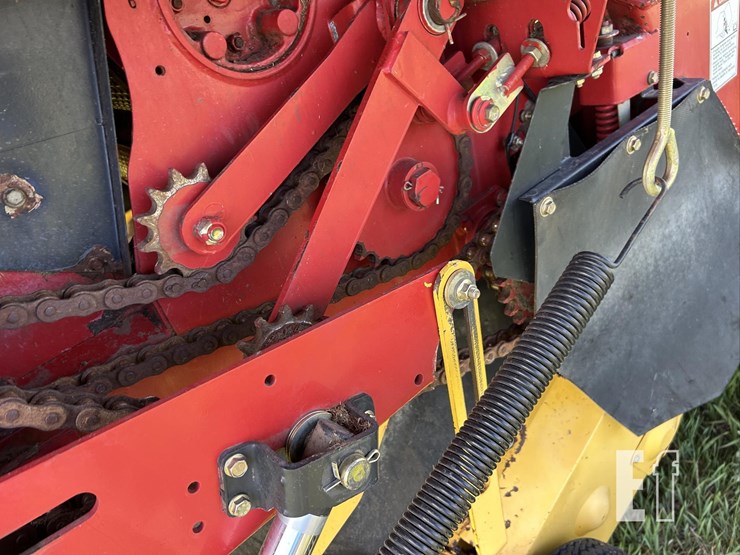 new-holland-br780-image-14