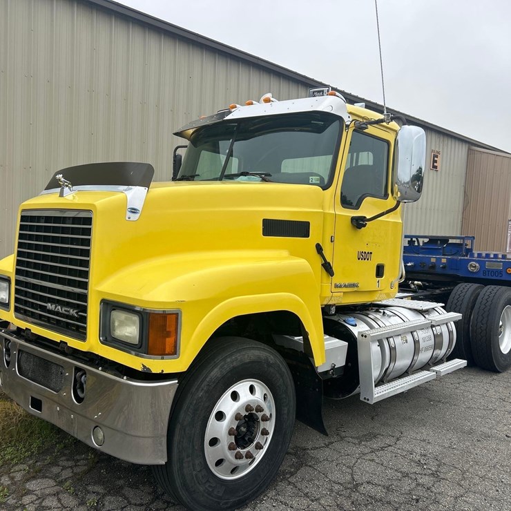 2015 MACK CHU613 PINNACLE T/A DAY CAB TRUCK TRACTOR