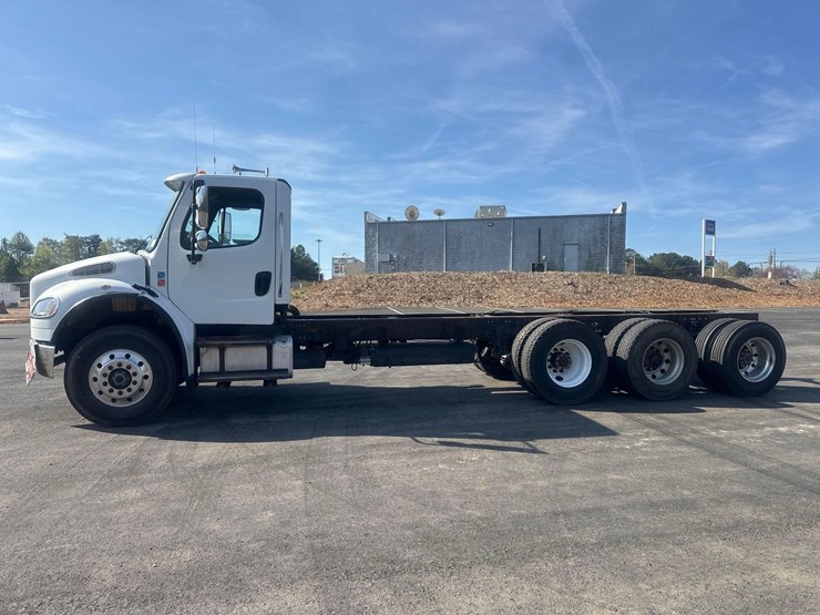 2005-freightliner-m2-cab-&-chassis-tri-axle-truck-image-9