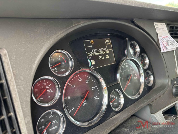 2017-kenworth-t880-image-11