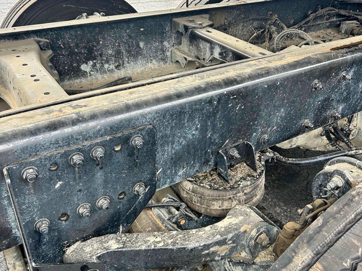 2024-kenworth-t880-image-89