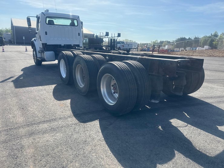 2005-freightliner-m2-cab-&-chassis-tri-axle-truck-image-6