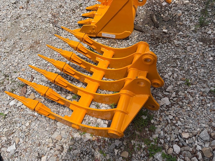 caterpillar-305-image-2