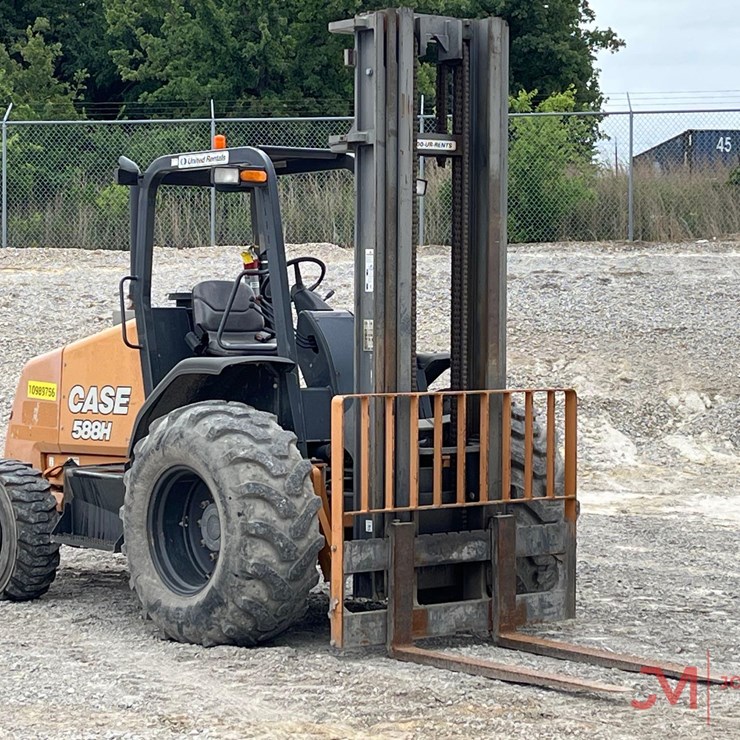 2019 CASE 588H