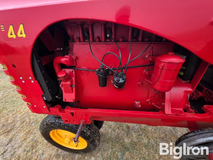 1952-massey-ferguson-44-image-18
