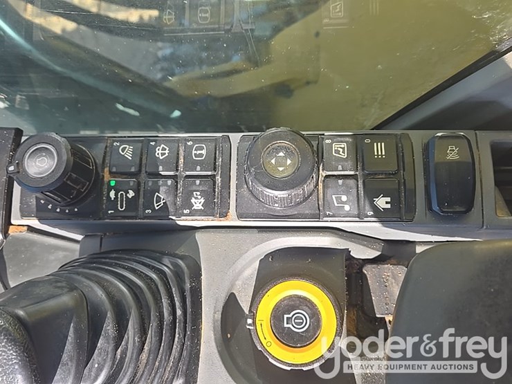 2021-caterpillar-336-image-70