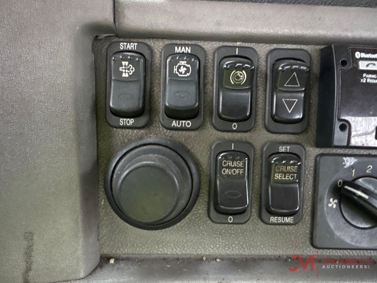 2016-peterbilt-365-image-14