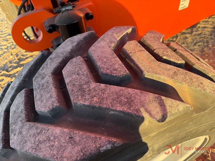 2015-jlg-800s-image-6
