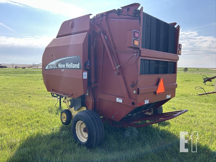new-holland-br780-image-7