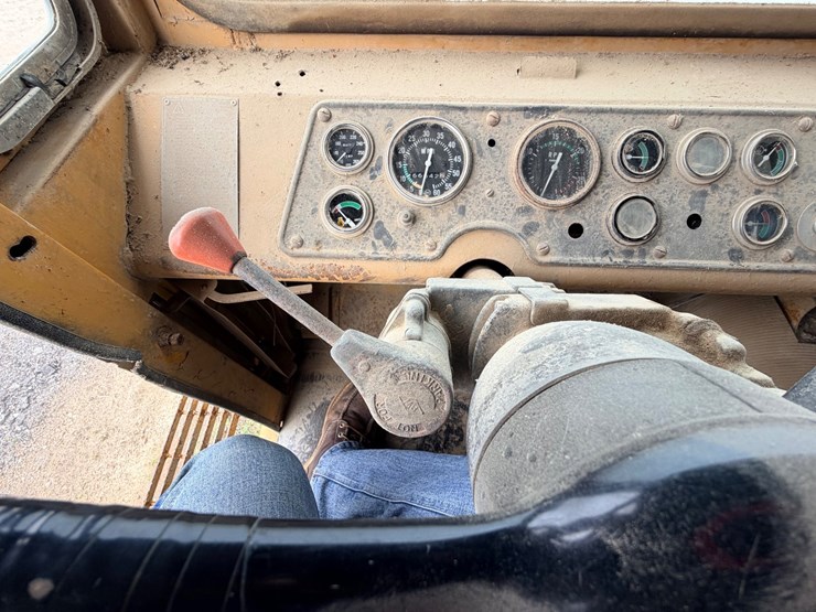 1972-caterpillar-769-image-25