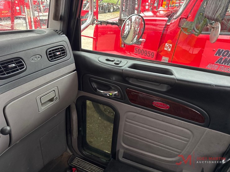 2017-peterbilt-365-image-17