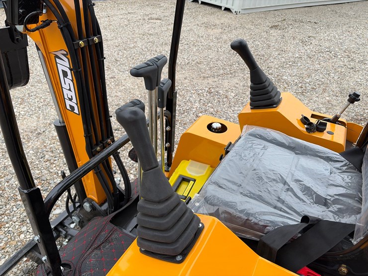 #169-•-unused-2026-vicsec-vc15-mini-excavator-image-4