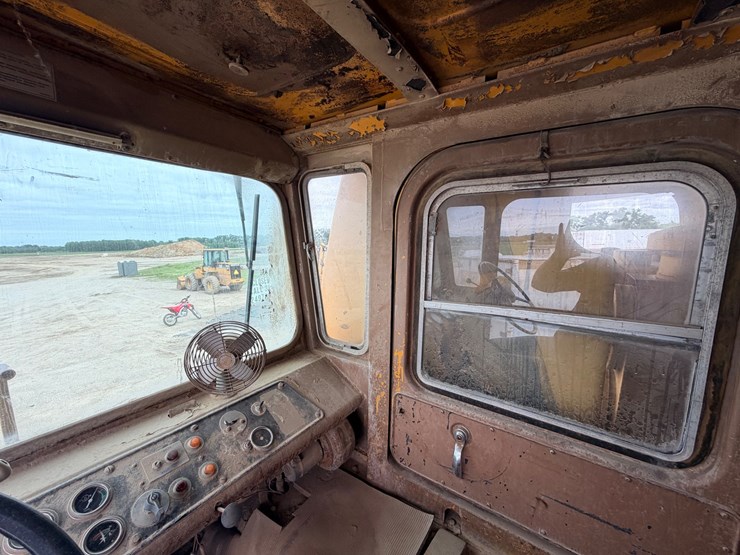 1972-caterpillar-769b-image-41