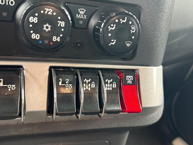 2024-kenworth-t880-image-59