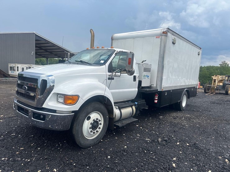 2015-ford-f750-xlt-image-2