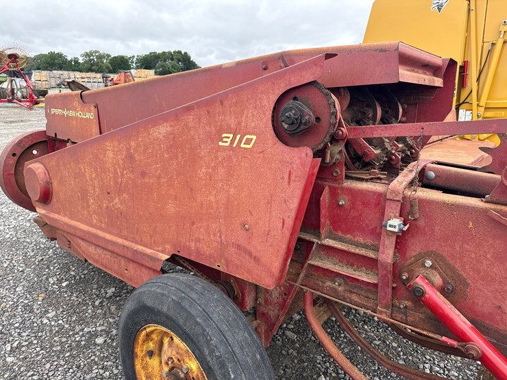 new-holland-310-image-11
