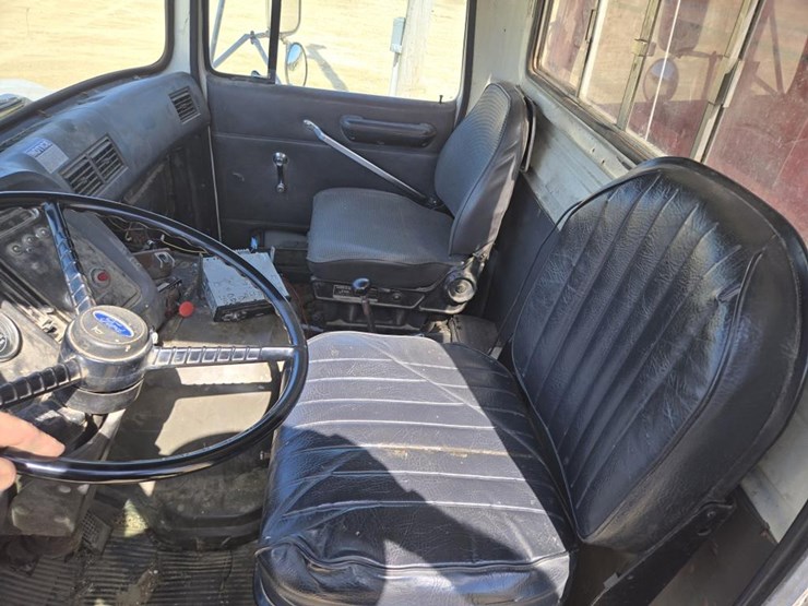 1988-ford-l9000-image-26