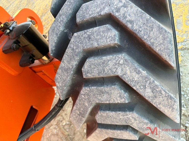 2015-jlg-800s-image-13