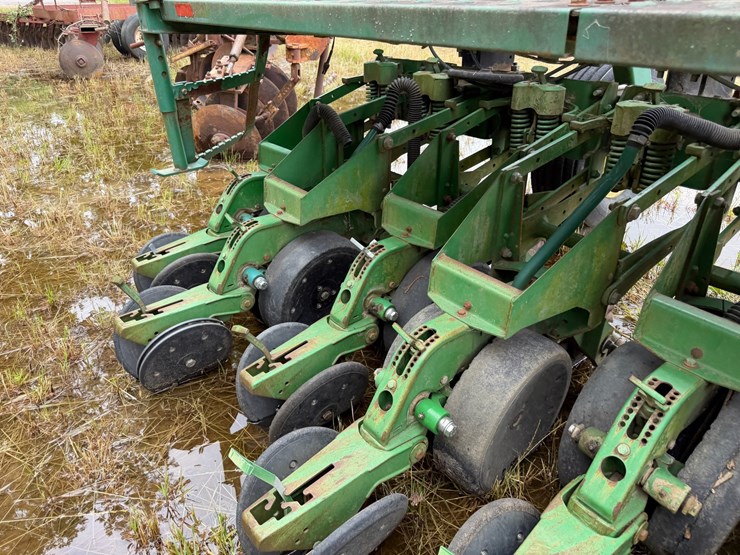 john-deere-530-image-31